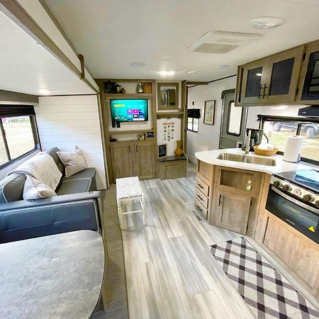 Rv Located On Private Property, Providing Access To The Guadalupe River, Accommodates Up To 5 Guests New Braunfels Extérieur photo