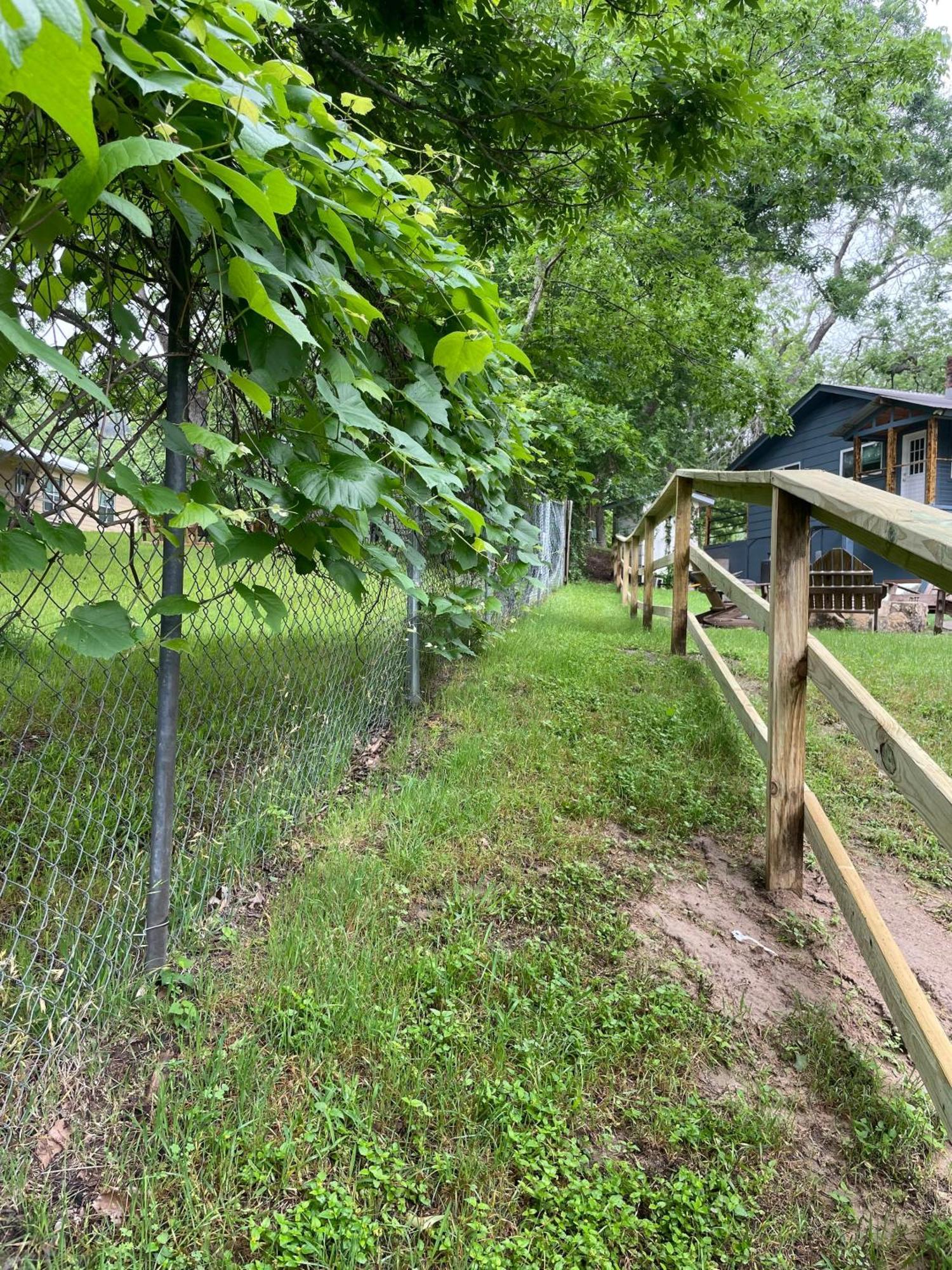 Rv Located On Private Property, Providing Access To The Guadalupe River, Accommodates Up To 5 Guests New Braunfels Extérieur photo