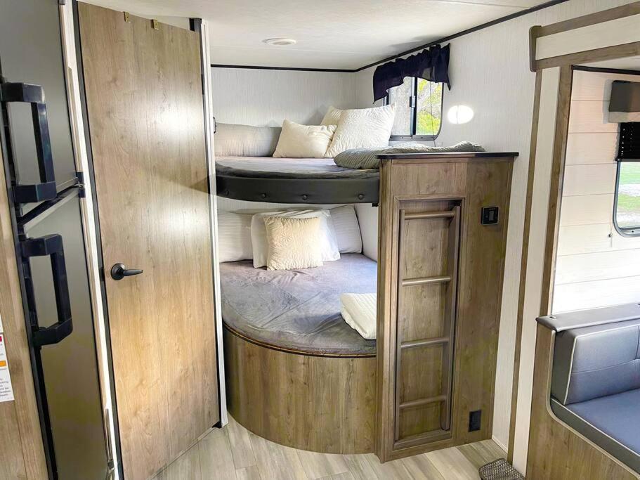 Rv Located On Private Property, Providing Access To The Guadalupe River, Accommodates Up To 5 Guests New Braunfels Extérieur photo