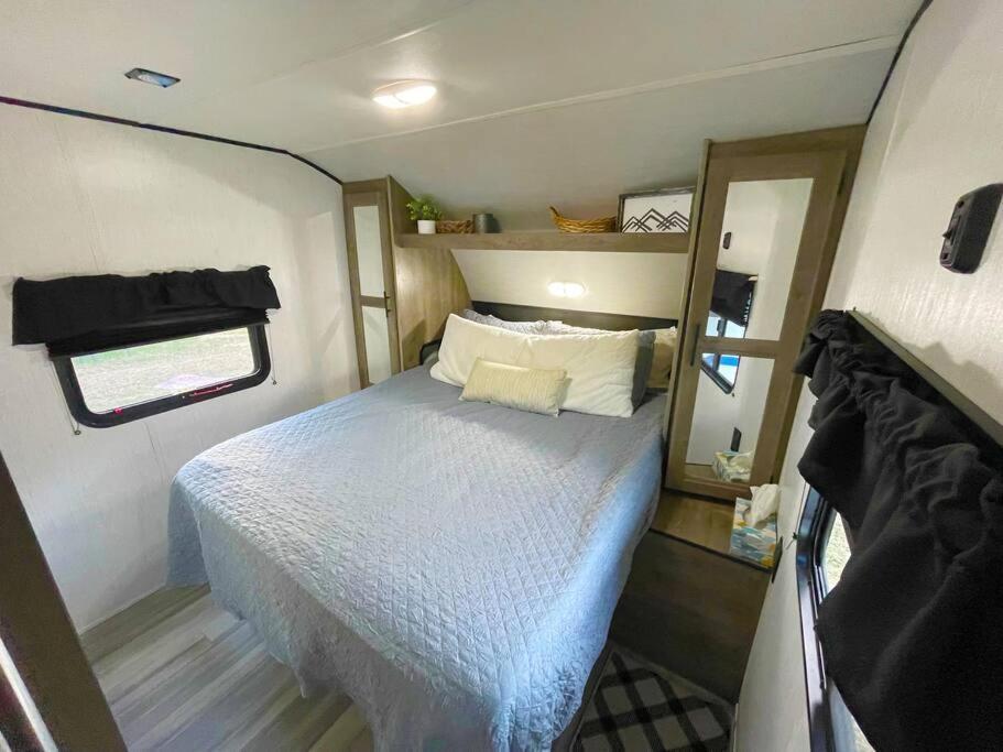 Rv Located On Private Property, Providing Access To The Guadalupe River, Accommodates Up To 5 Guests New Braunfels Extérieur photo