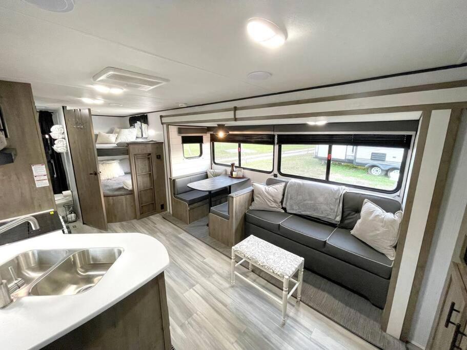 Rv Located On Private Property, Providing Access To The Guadalupe River, Accommodates Up To 5 Guests New Braunfels Extérieur photo